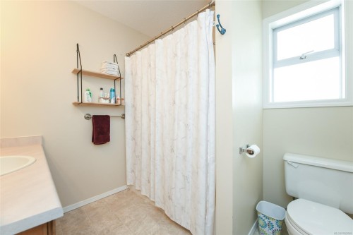 A-2258 Tull Ave, Courtenay, BC - Indoor Photo Showing Bathroom