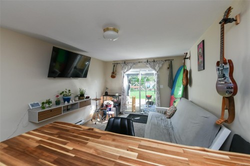 A-2258 Tull Ave, Courtenay, BC - Indoor