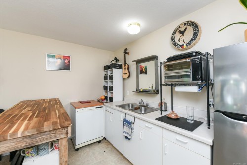 A-2258 Tull Ave, Courtenay, BC - Indoor Photo Showing Kitchen With Double Sink