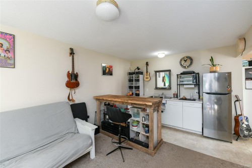 A-2258 Tull Ave, Courtenay, BC - Indoor Photo Showing Kitchen