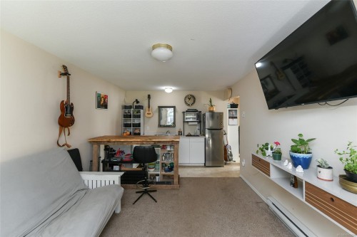 A-2258 Tull Ave, Courtenay, BC - Indoor