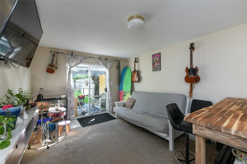 A-2258 Tull Ave, Courtenay, BC - Indoor