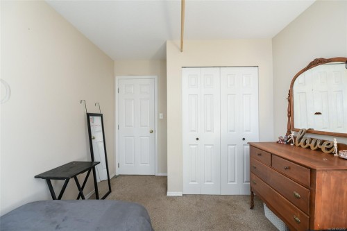 A-2258 Tull Ave, Courtenay, BC - Indoor Photo Showing Bedroom