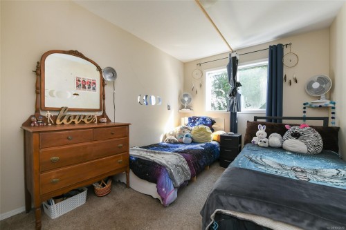 A-2258 Tull Ave, Courtenay, BC - Indoor Photo Showing Bedroom