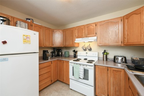 A-2258 Tull Ave, Courtenay, BC - Indoor Photo Showing Kitchen