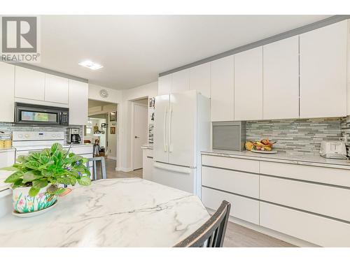 6601 97A Highway, Enderby, BC - Indoor Photo Showing Kitchen
