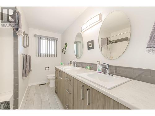 6601 97A Highway, Enderby, BC - Indoor Photo Showing Bathroom