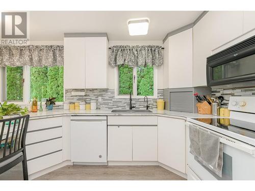 6601 97A Highway, Enderby, BC - Indoor Photo Showing Kitchen