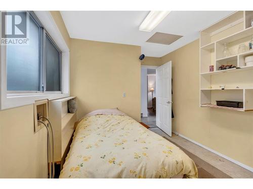 100 Mountain View Road, Summerland, BC - Indoor Photo Showing Bedroom