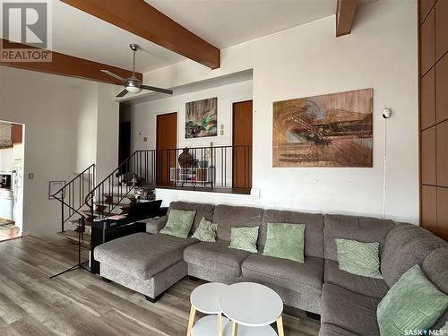 129 Birch Drive, Weyburn, SK - Indoor Photo Showing Living Room