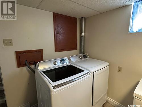 129 Birch Drive, Weyburn, SK - Indoor Photo Showing Laundry Room