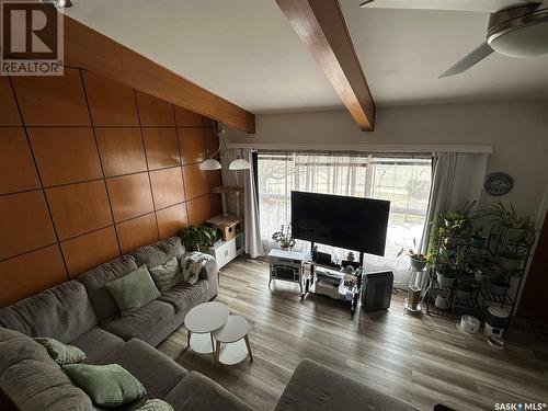 129 Birch Drive, Weyburn, SK - Indoor Photo Showing Living Room