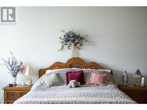 8827 Michael Drive, Coldstream, BC - Indoor Photo Showing Bedroom