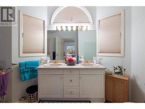 8827 Michael Drive, Coldstream, BC - Indoor Photo Showing Bathroom