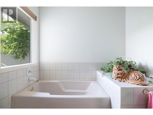 8827 Michael Drive, Coldstream, BC - Indoor