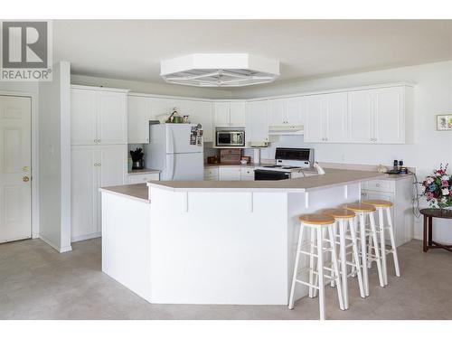 8827 Michael Drive, Coldstream, BC - Indoor Photo Showing Kitchen