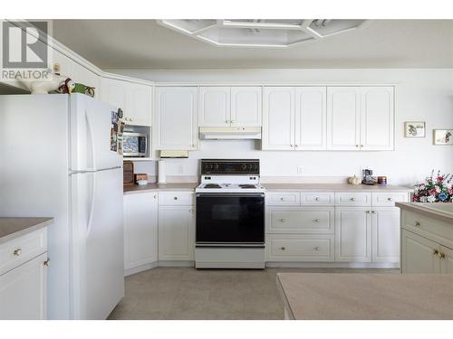 8827 Michael Drive, Coldstream, BC - Indoor Photo Showing Kitchen