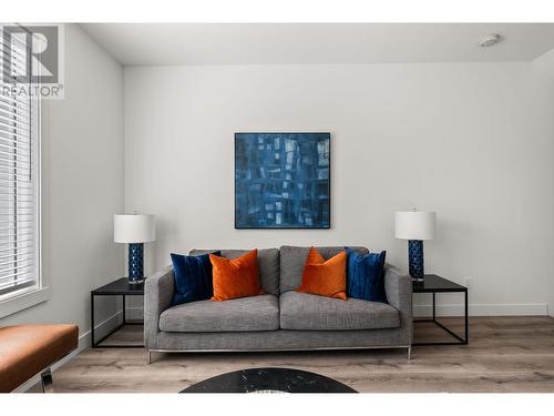 Similar Too - 610 Academy Way Unit# 117, Kelowna, BC - Indoor Photo Showing Living Room