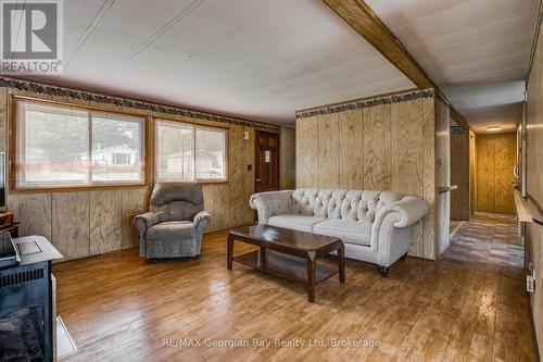 58 - 5263 Elliott Side Road, Tay, ON - Indoor Photo Showing Living Room