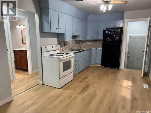 1157 Cameron Street, Regina, SK - Indoor Photo Showing Kitchen