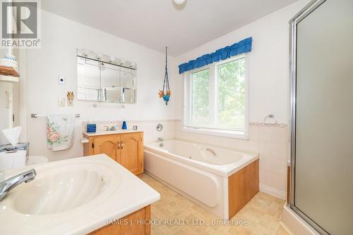 11 Banting Drive, Deep River, ON - Indoor Photo Showing Bathroom