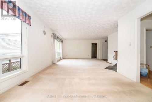 11 Banting Drive, Deep River, ON - Indoor Photo Showing Other Room