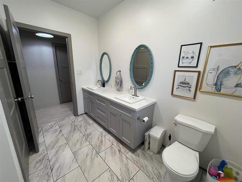 139 Pr Road W, Rm Of Rossburn, MB - Indoor Photo Showing Bathroom