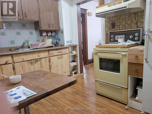 1169 Oxford Street E, London East (East G), ON - Indoor Photo Showing Kitchen