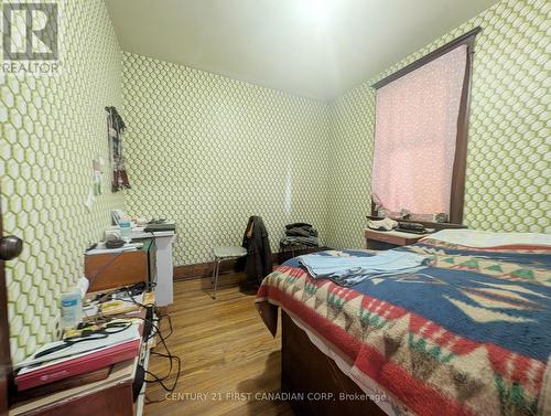 1169 Oxford Street E, London East (East G), ON - Indoor Photo Showing Bedroom
