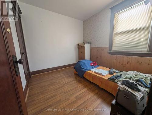 1169 Oxford Street E, London East (East G), ON - Indoor Photo Showing Bedroom