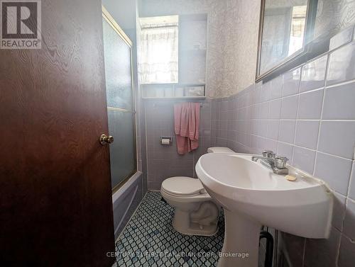 1169 Oxford Street E, London East (East G), ON - Indoor Photo Showing Bathroom