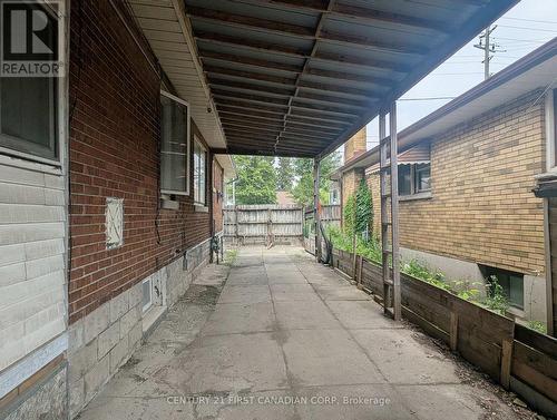 1169 Oxford Street E, London East (East G), ON - Outdoor With Exterior