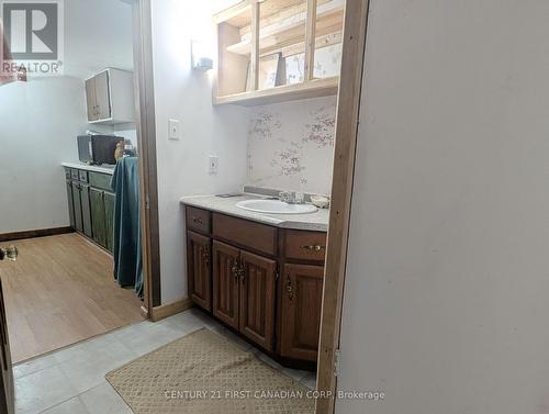 1169 Oxford Street E, London East (East G), ON - Indoor