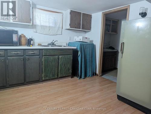 1169 Oxford Street E, London East (East G), ON 