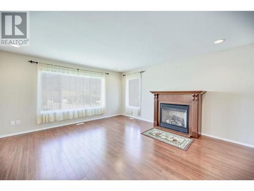 28 Sandpiper Place, Osoyoos, BC - Indoor Photo Showing Living Room With Fireplace