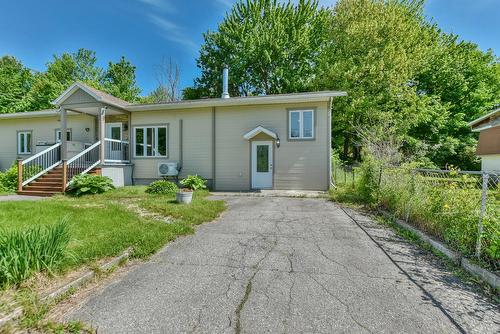 Parking - 14 Rue Duperré, Brownsburg-Chatham, QC - Outdoor