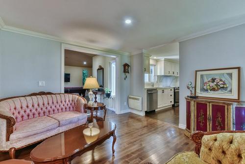 Living room - 14 Rue Duperré, Brownsburg-Chatham, QC - Indoor Photo Showing Living Room