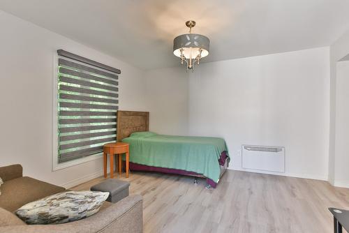 Dwelling - 14 Rue Duperré, Brownsburg-Chatham, QC - Indoor Photo Showing Bedroom
