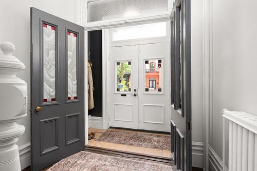 Hall - 3982 Av. Laval, Montréal (Le Plateau-Mont-Royal), QC 