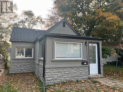 912 BEECHWOOD AVENUE  Mississauga, ON L5G 4E2