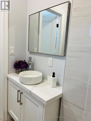 912 Beechwood Avenue, Mississauga, ON - Indoor Photo Showing Bathroom