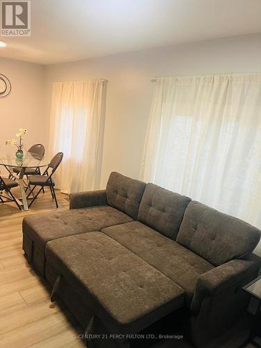 912 Beechwood Avenue, Mississauga, ON - Indoor Photo Showing Living Room