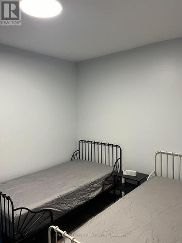 912 Beechwood Avenue, Mississauga, ON - Indoor Photo Showing Bedroom