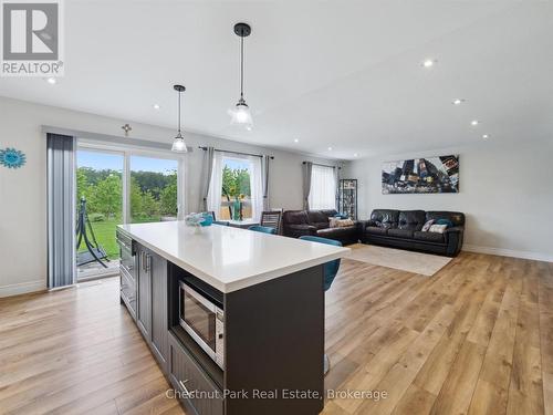 kitchen island with seating - 245 Wild Rose Drive, Gravenhurst (Muskoka (S)), ON - Indoor