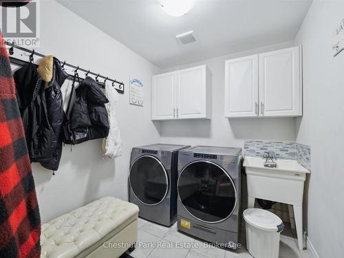 Main floor laundry - 245 Wild Rose Drive, Gravenhurst (Muskoka (S)), ON - Indoor Photo Showing Laundry Room