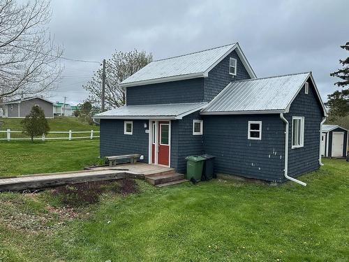 33 KNIGHTS Avenue  Souris, PE C0A 2B0