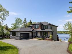 692 McCabe Lake Drive  Middle Sackville, NS B4E 0N6