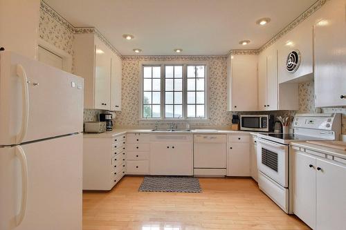 Kitchen - 821 Route 208 O., Hatley - Municipalité, QC - Indoor Photo Showing Kitchen With Double Sink