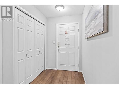 1128 Sunset Drive Unit# 401, Kelowna, BC - Indoor Photo Showing Other Room