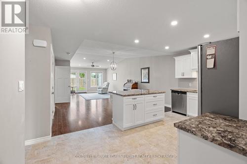 40 Devon Drive, South Huron (Exeter), ON - Indoor Photo Showing Kitchen With Upgraded Kitchen